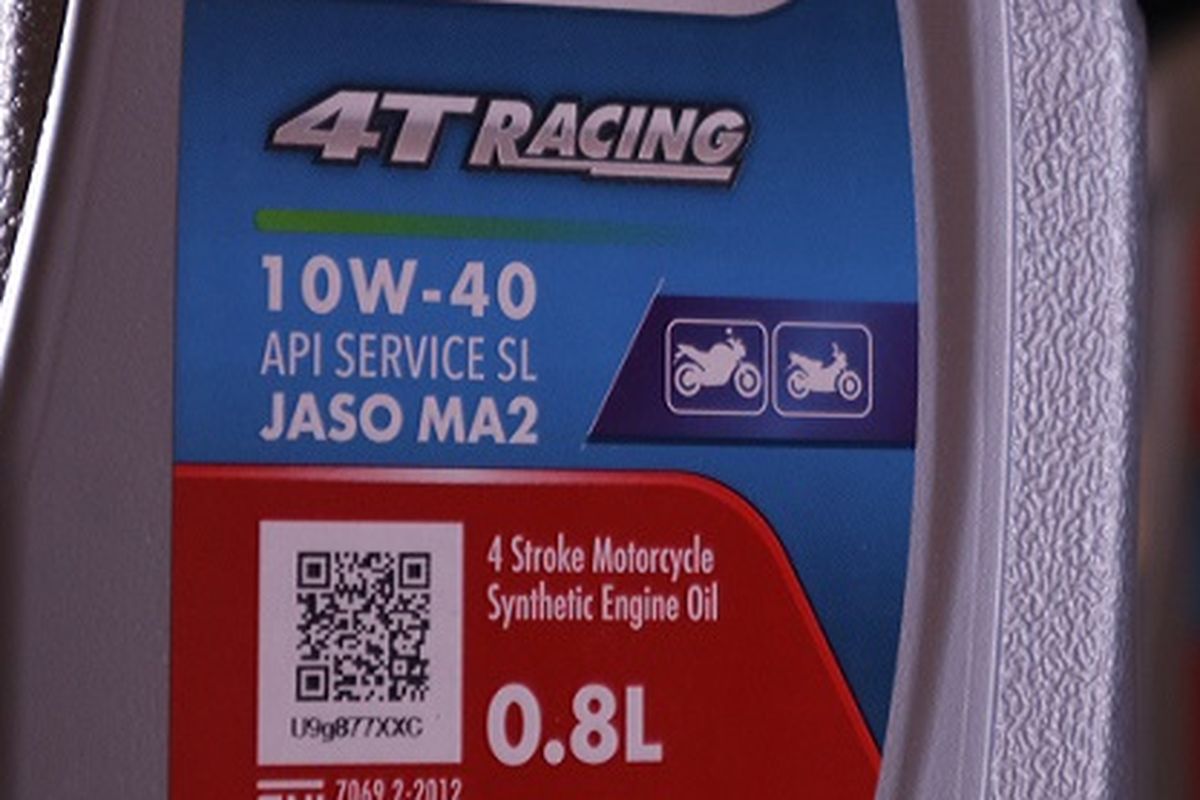 Kemasan baru Enduro 4T Racing 0,8 liter menjadi kabar gembira bagi pengguna motor dengan tangki oli mesin berukuran kecil. Pengguna motor tak perlu khawatir lagi dengan sisa kelebihan oli. (Dok. Humas Pertamina). 