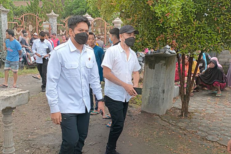 Kasatreskrim Polres Kediri AKP Rizkika Atmada saat di lokasi pembunuhan di Desa Pojok, Kecamatan Wates, Kabupaten Kediri, Jawa Timur, Senin (7/3/2022).