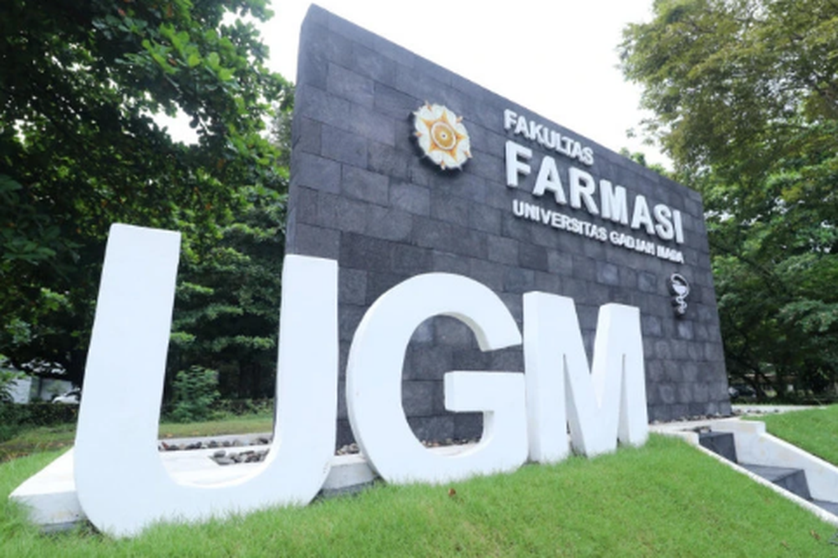 Guru besar Farmasi UGM diberhentikan dari jabatan karena kasus kekerasan seksual.