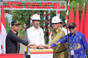 Presiden Jokowi, Peresmian 24 Ruas Jalan di Kalbar, dan Pentingnya Pembangunan Infrastruktur...