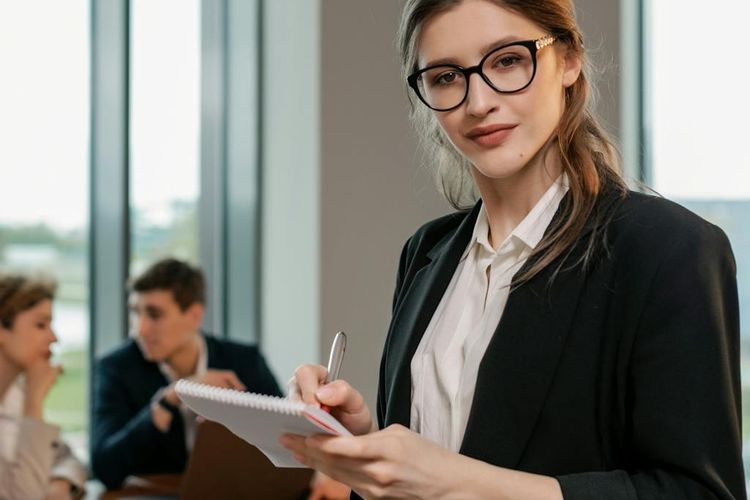 Ilustrasi wanita karier.