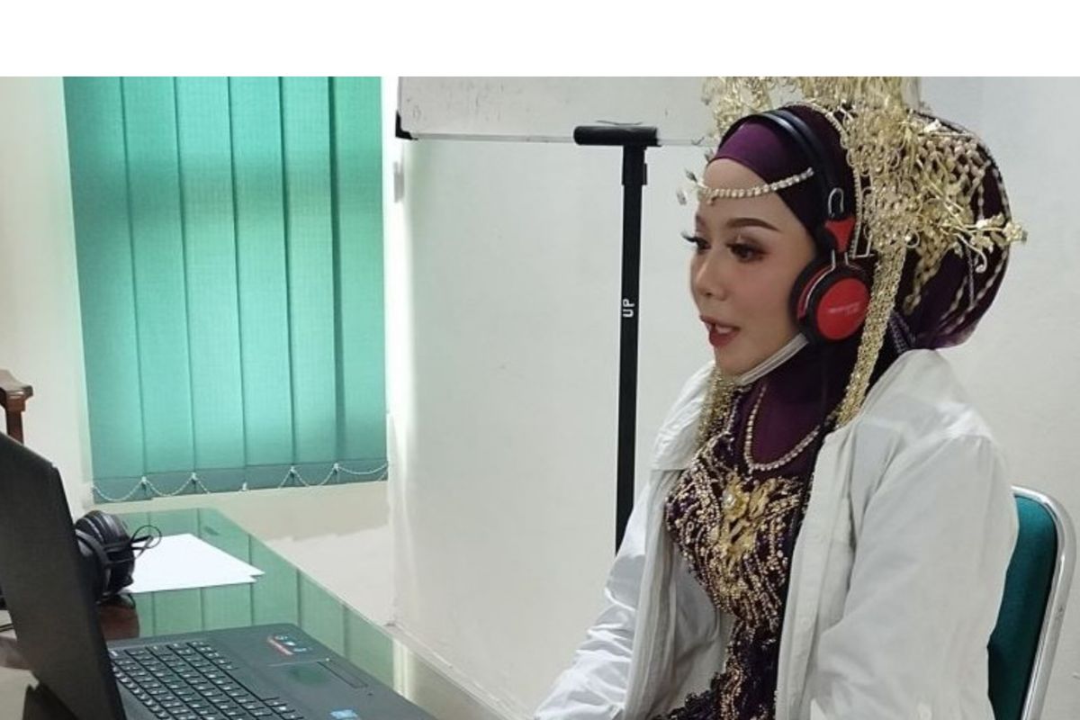 Nur Qoyyimah masih mengenakan baju pengantinnya saat tes uji praktik SKB CPNS 2024.