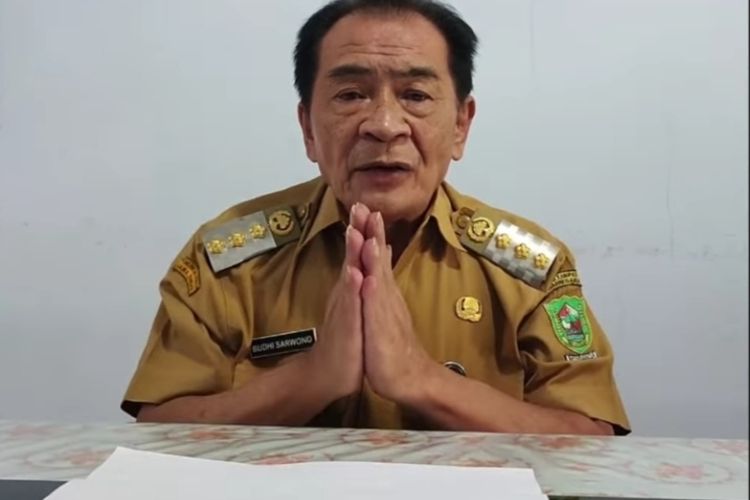 Bupati Banjarnegara Budhi Sarwono meminta maaf kepada Menko Marives Luhut Binjar Panjaitan dan warga bermarga Panjaitan, Senin (23/8/2021).