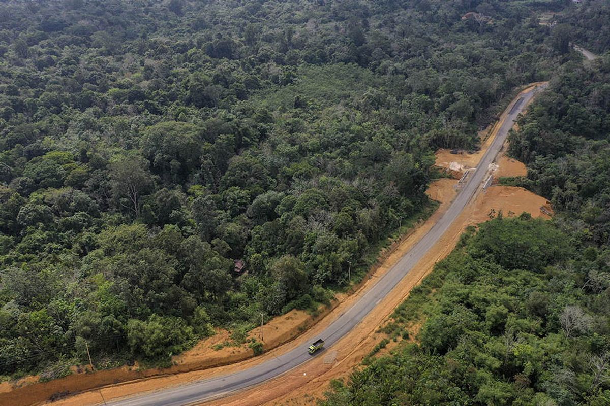 Foto udara kawasan Bukit Nyuling, Tumbang Talaken Manuhing, Gunung Mas, Kalimantan Tengah, Kamis (25/7/2019). Daerah yang menjadi bakal calon Ibu Kota Negara itu telah ditinjau oleh Presiden Joko Widodo pada bulan Mei lalu saat mengecek kelaikan lokasi terkait wacana pemindahan Ibu Kota Negara.