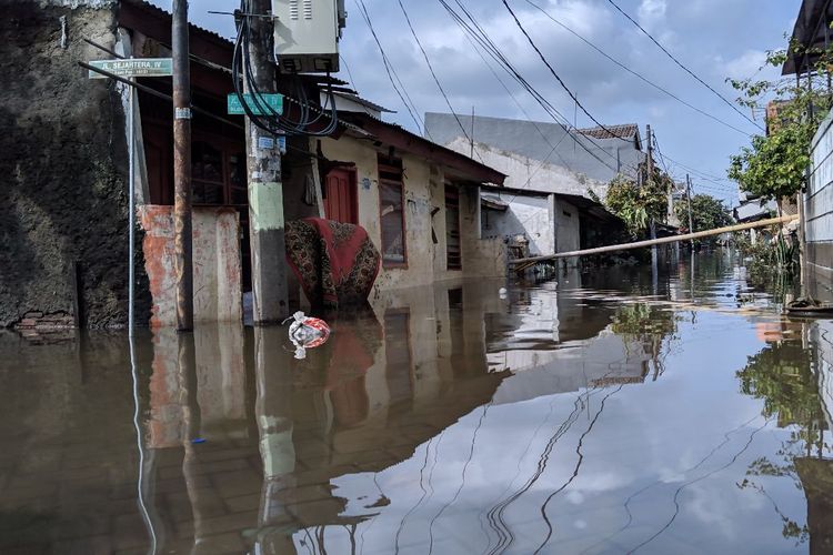 Banjir di Periuk Damai Kelurahan Periuk Kota Tangerang, Jumat (7/2/2020)