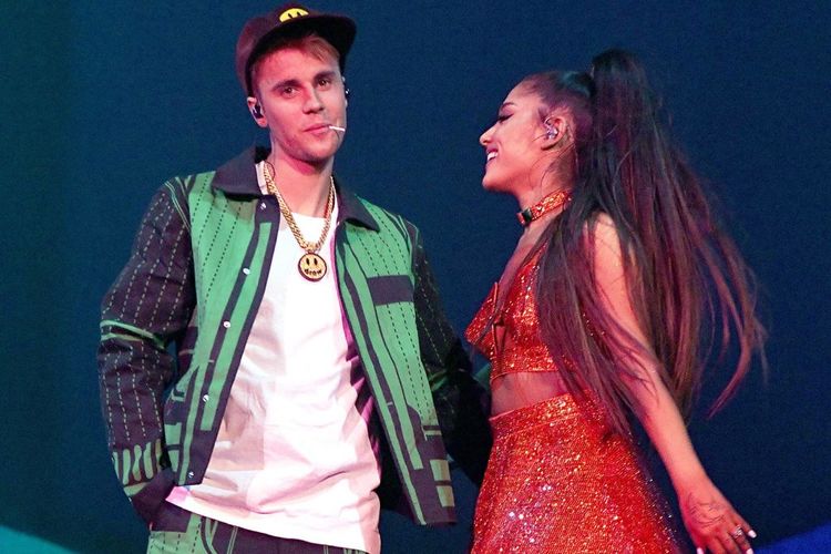 Justin Bieber dan Ariana Grande saat tampil di Coachella Festival 2019