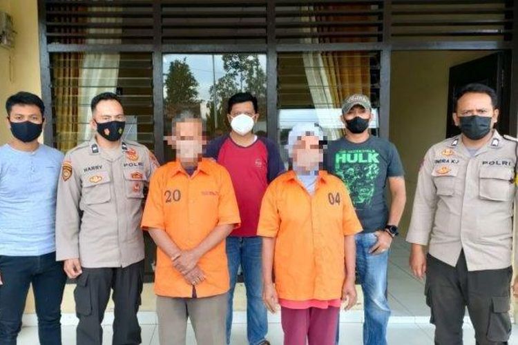 Pasutri tersebut berinisial SG (64) dan BR (46), warga Pekon Fajar Mulia, Kecamatan Pagelaran Utara, Kabupaten Pringsewu, Lampung diamankan karena menjalankan bisnis prostitusi di rumahnya.
