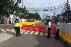 Jalan di Depan Stasiun Tanah Abang Ditutup, Tenda PKL Masih Kosong