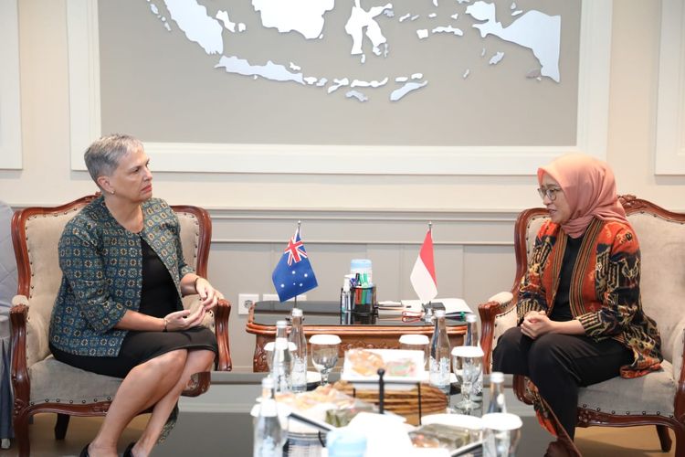 Menteri PANRB dan Dubes Australia untuk Indonesia Yang Mulia Penny Williams saat berdiskusi terkait kerja sama Prospera. 