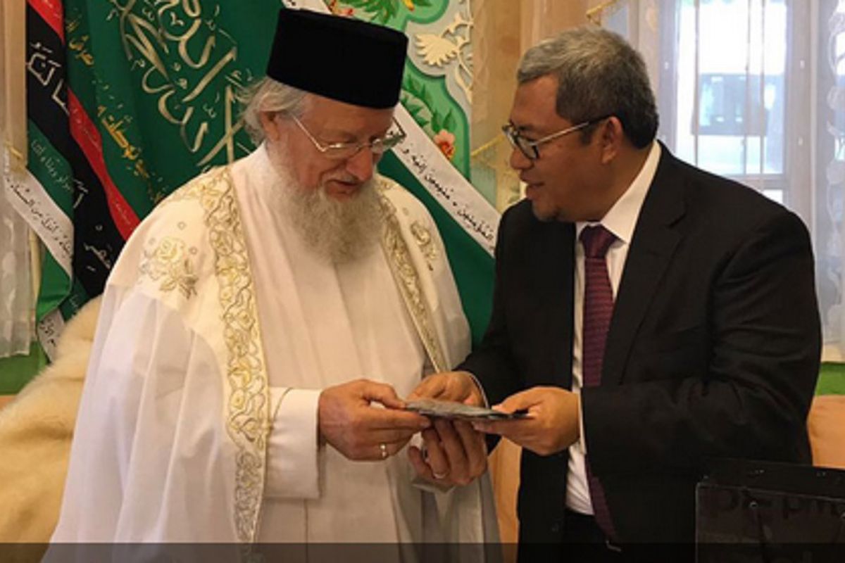  Gubernur Jawa Barat Ahmad Heryawan bersilaturahim dengan Syeikh Islam Mufti Talgat Safa Tajuddin yang merupakan ulama besar di Bashkortostan Rusia. Saat ini, jumlah umat Islam di Bashkorkostan Rusia mencapai 4 juta orang. Perkembangan Islam di Rusia dalam 15 tahun terakhir amat pesat, terbukti dengan berdirinya 7.500 masjid di sana.