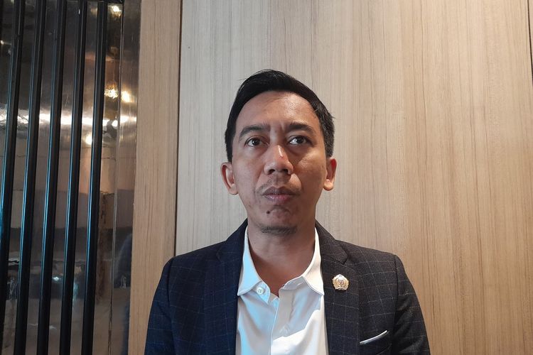 Komisioner Komnas Perlindungan Anak Wawan Wartawan di sela acara Uji Kompetensi Wartawan di Hotel Novotel Karawang, Selasa (30/5/2023).