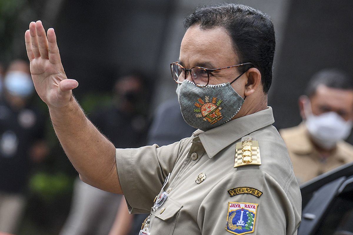 Gubernur DKI Jakarta Anies Baswedan tiba di Mapolda Metro Jaya, Jakarta, Selasa (17/11/2020). Gubernur DKI Jakarta Anies Baswedan dipanggil pihak kepolisian untuk dimintai keterangan terkait pelanggaran protokol kesehatan pada acara Maulid Nabi di Petamburan, Jakarta Pusat yang menimbulkan kerumunan.