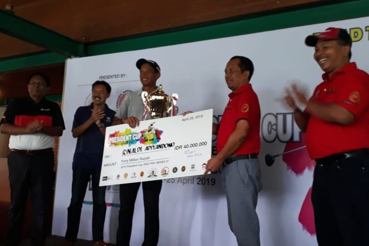 Pegolf Indonesia, Rinaldi Adiyandono, berhasil menjuarai seri pertama turnamen President Cup 2019 yang digelar di Jagorawi Golf and Country Club pada 22-25 April 2019. 