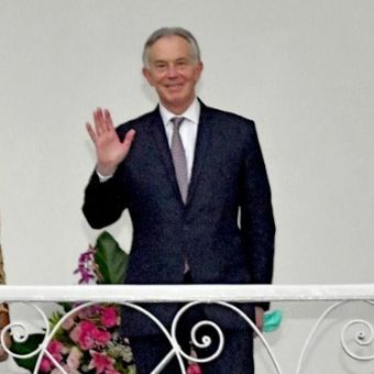 Presiden Joko Widodo saat menerima kunjungan Mantan Perdana Menteri Inggris Tony Blair di Istana Bogor Selasa sore (8/3/2022).