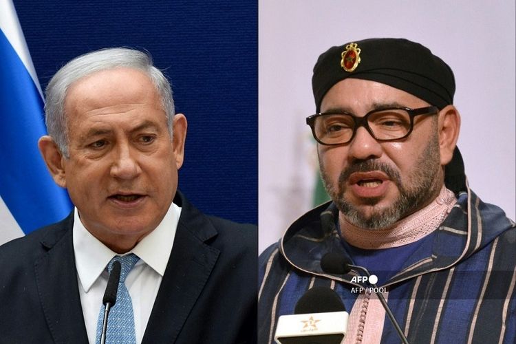 Kombinasi gambar file yang dibuat pada 11 Desember 2020 ini menunjukkan Perdana Menteri Israel Benjamin Netanyahu berbicara selama konferensi pers, pada 30 Agustus 2020 dan Raja Maroko Mohammed VI berbicara selama pertemuan puncak di Sungai Kongo di Brazzaville pada 29 April, 2018.