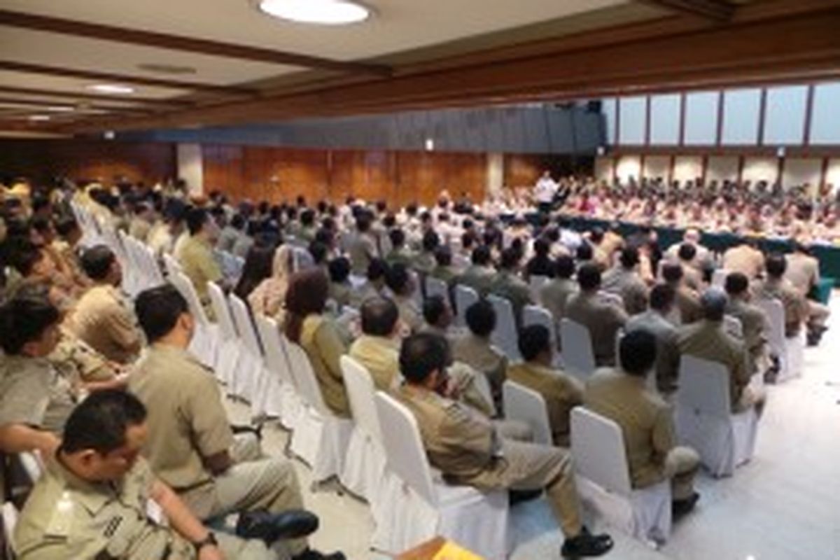 Suasana public hearing peserta seleksi dan promosi jabatan lurah dan camat di Balaikota Jakarta, Selasa (25/6/2013).