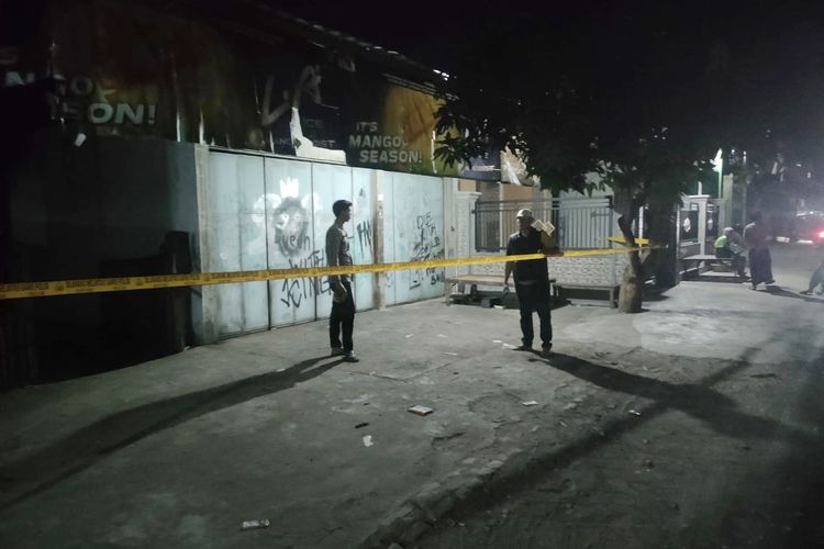 Kesal Ibunya Diduga Dipacari Lansia, Pria di Sampang Aniaya Kakek Pakai Sajam
