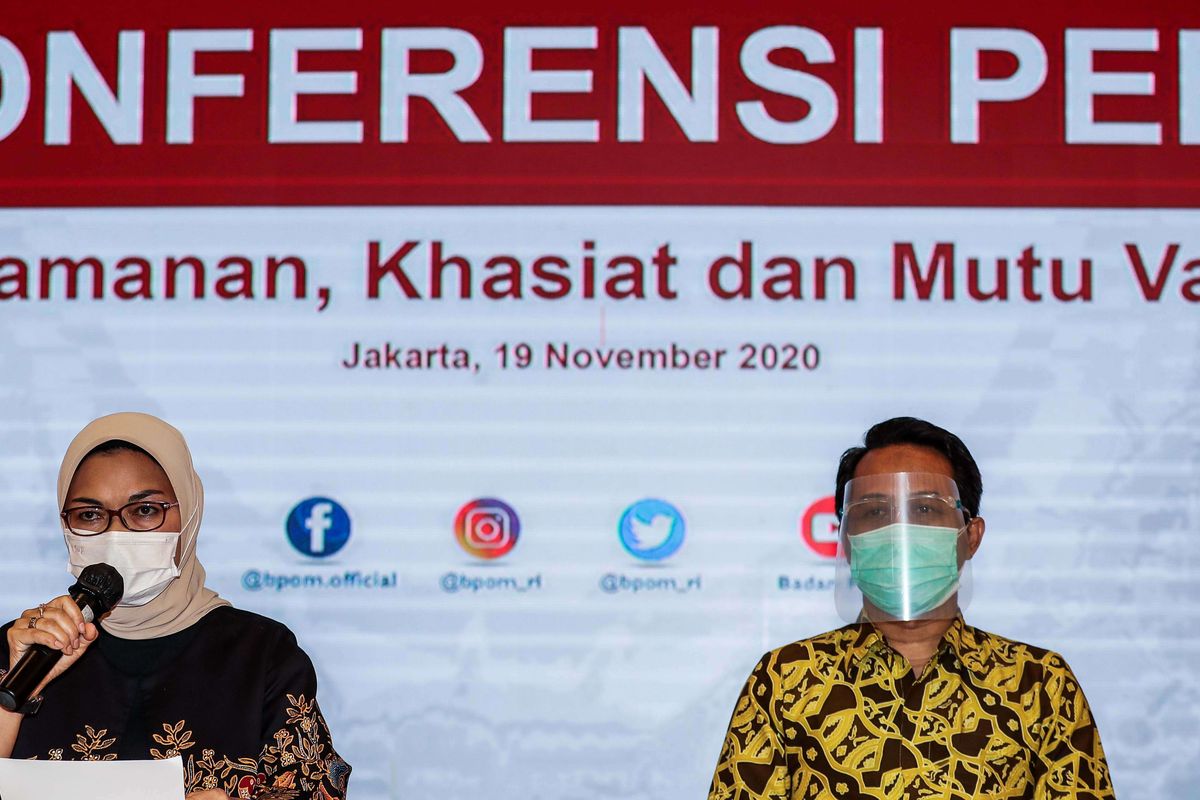 Kepala Badan Pengawas Obat dan Makanan (BPOM) Penny Lukito memberikan keterangan pers di Kantor BPOM, Jakarta Timur, Kamis (19/11/2020).  Vaksin covid-19 yang ditargetkan Desember tertunda dan bakal mundur pada Januari 2021. Di Indonesia sendiri, pengadaan vaksin covid-19 akan didatangkan dari CanSino Biologics Inc, Sinovac Biotech Ltd, dan Sinopharm (G42), tiga perusahaan China. Tiga vaksin Covid-19 tersebut direncanakan akan tiba pada akhir tahun ini.
