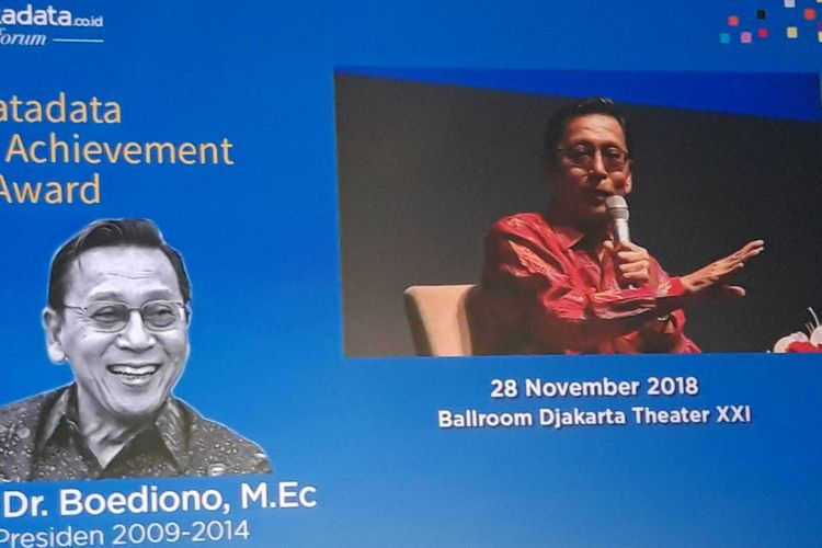 Wakil Presiden ke-11 Boediono ketika memberikan paparan pada KataData Forum di Jakarta, Rabu (28/11/2018).