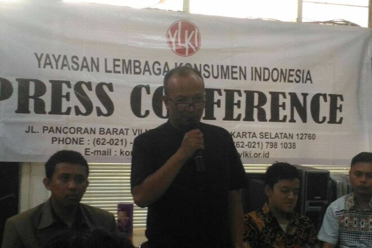 Ketua Pengurus Harian YLKI Tulus Abadi saat konferensi pers tentang Biro Umrah Kafilah Rindu Kabah, di Jakarta, Jumat (22/9/2017)