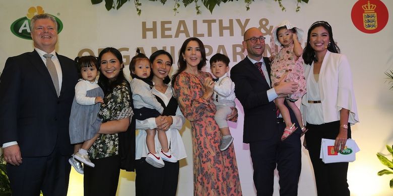 Putri Mahkota Denmark Mary Elizabeth dan pengisi acara Healthy and Organic Parenting di Jakarta (2/12).