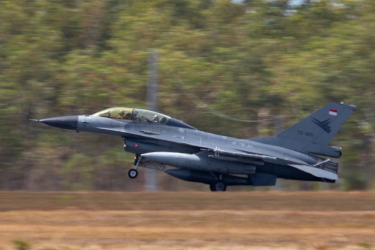 Jet tempur F-16 TNI AU dalam latihan bersama Pitch Black 2022 di Royal Australian Air Force (RAAF) Base, Darwin, Australia.
