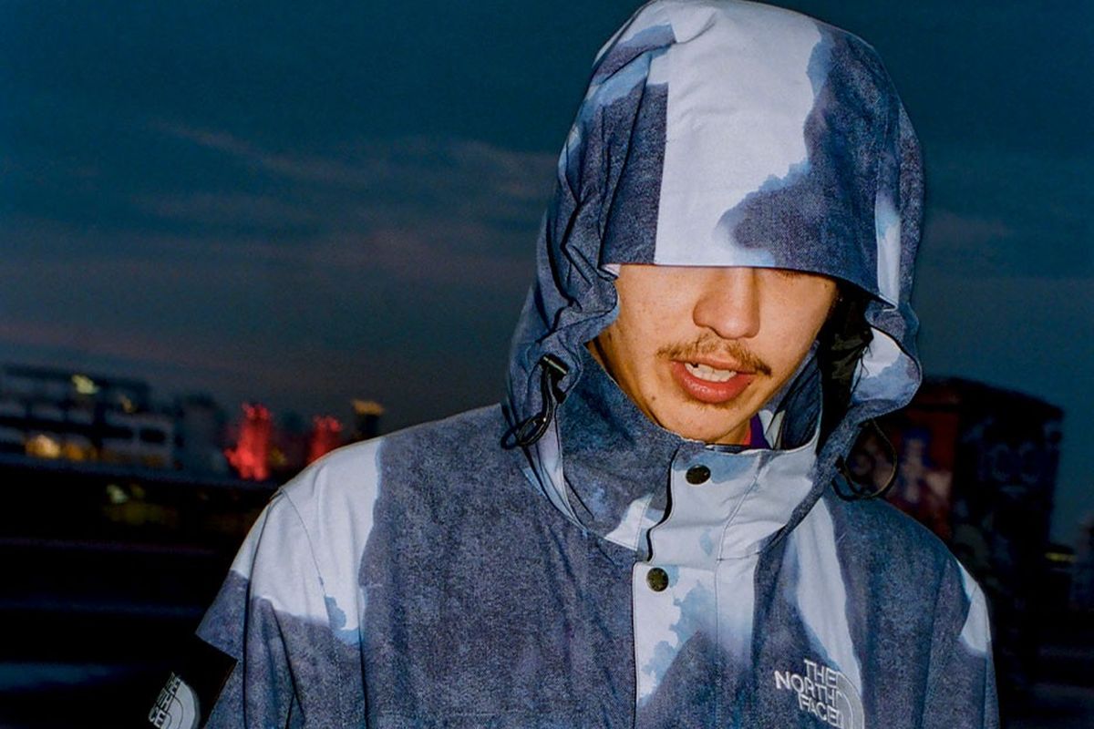 Supreme dan The North Face merilis berbagai koleksi spesial yang memanfaatkan print bleached denim dalam ?senjata? untuk menghadapi udara dingin.