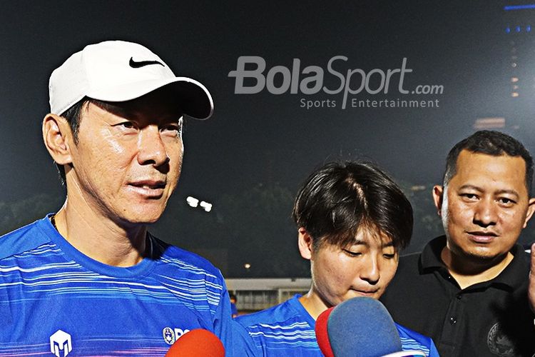 Pelatih timnas Indonesia, Shin Tae-yong setelah memimpin pemusatan latihan hari pertama di Stadion Madya, Jumat 14 Februari 2020.