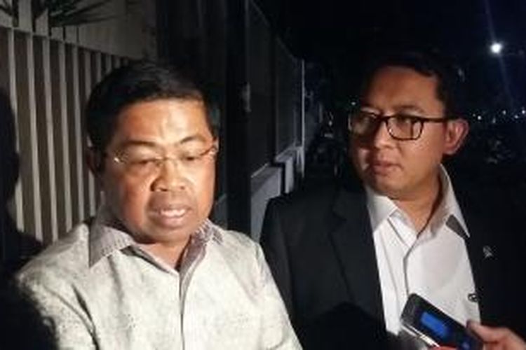 Sekretaris Jenderal DPP Golkar versi Munas Bali, Idrus Marham dan Wakil Ketua DPR Fadli Zon, seusai menghadiri pertemuan Presidium Koalisi Merah Putih (KMP) di Jalan Diponegoro, Jakarta Pusat, Rabu (22/4/2015).