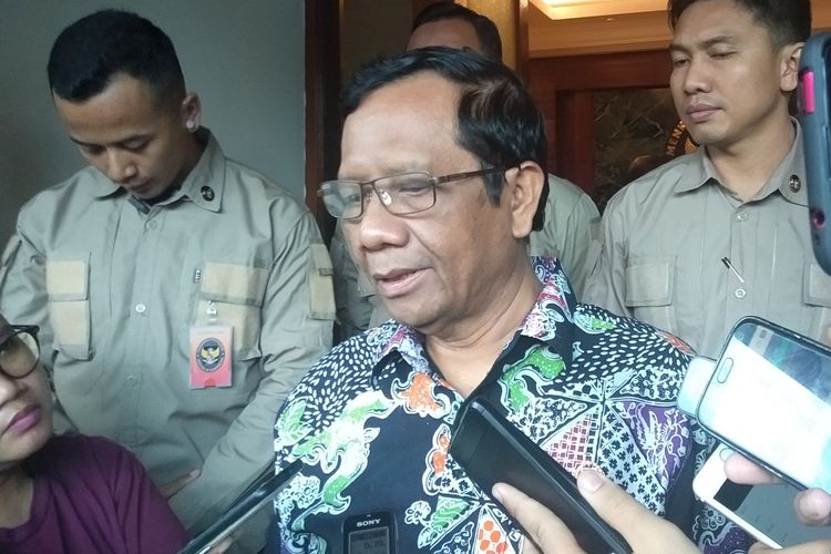 Menteri Koordinator Bidang Politik, Hukum, dan Keamanan (Menko Polhukam) Mahfud MD di Kantor Kemenko Polhukam, Jalan Medan Merdeka Barat, Jakarta Pusat, Rabu (19/2/2020).