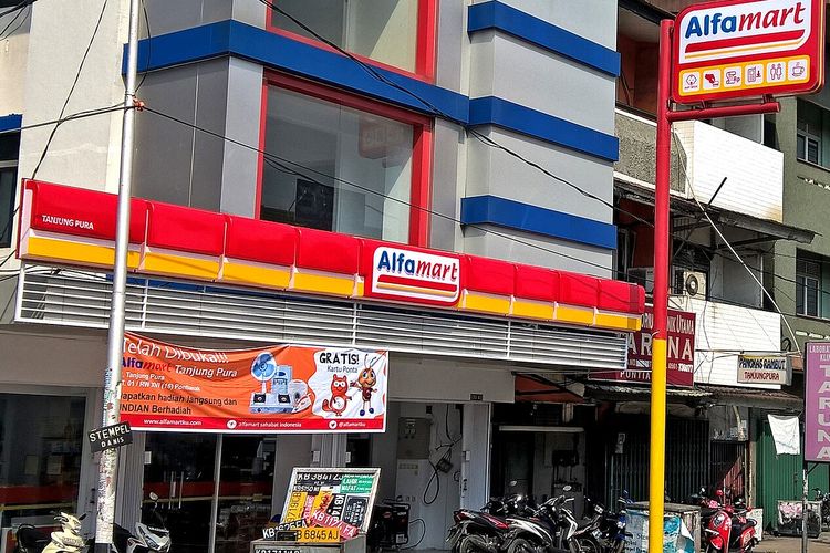 Ilustrasi gerai minimarket Alfamart. 