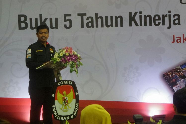 Ketua KPU Juri Ardiantoro saat memberikan sambutan dalam acara peluncuran lima buku laporan pertanggungjawaban Komisioner KPU Periode 2012-2017 di kantor KPU, Jakarta Pusat, Senin (10/4/2017).
