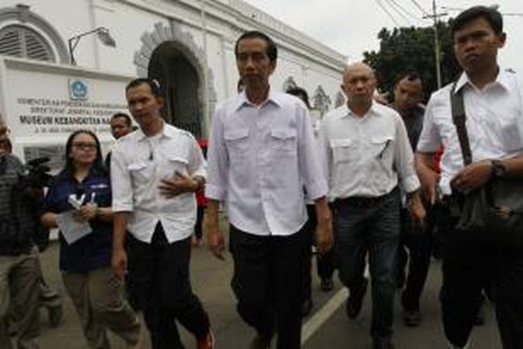 Gubernur DKI Jakarta Joko Widodo yang akrab disapa Jokowi tiba di Museum Kebangkitan Bangsa, Jakarta Pusat, Minggu (16/3/2014). Jokowi yang menjadi juru kampanye PDIP memulai hari pertama kampanye dengan berkeliling museum menelusuri jejak-jejak perjuangan para pahlawan di Jakarta.