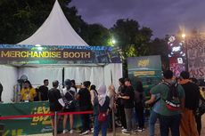 Hari Pertama Everblast Festival 2023, Penonton Serbu Merchandise Simple Plan