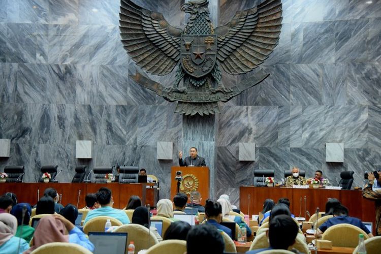 Ketua Badan Kerja Sama Antar Parlemen (BKSAP) DPR RI Fadli saat memaparkan kuliah umum kepada mahasiswa dalam kegiatan ?Magang di Rumah Rakyat? di Gedung Nusantara, Senayan, Jakarta, Senin (12/9/2022).
