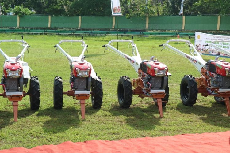 Kementan memberikan banyuan alat pertanian untuk Kabupaten Takalar.