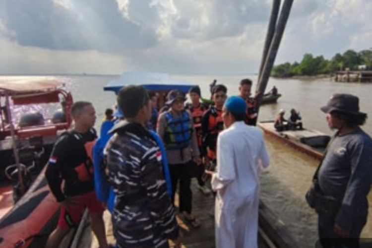 Kapal Pompong Pengangkut Pekerja Penebang Sagu Tenggelam di Kepulauan Meranti, 2 Hilang