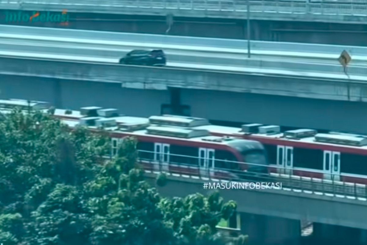 Ada Gangguan, 35 Penumpang LRT Jabodebek Dipindahkan ke Kereta Lain di Tengah Rel