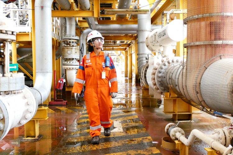 Dari Laut Sumatera hingga Riau, Perempuan Ikut Menjaga Pasokan Energi Nasional