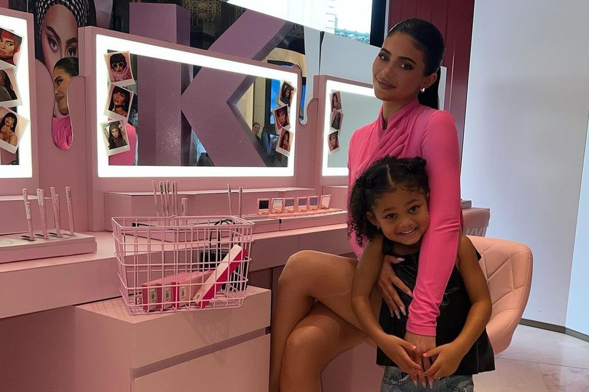 Kylie Jenner dan Stormi