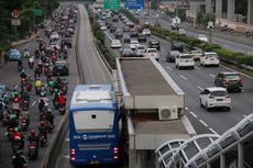 Vandalisme di Bus Transjakarta, Bangku Penumpang Ditempeli Stiker Caleg