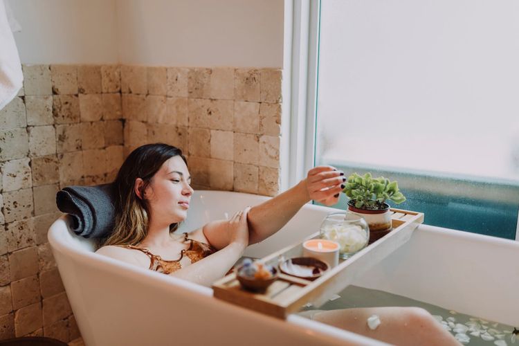 Sama-sama Penting, Apa Bedanya Me Time dan Quality Time?