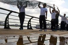 230 Prajurit TNI AL Terjun Bersihkan Sungai Kapuas