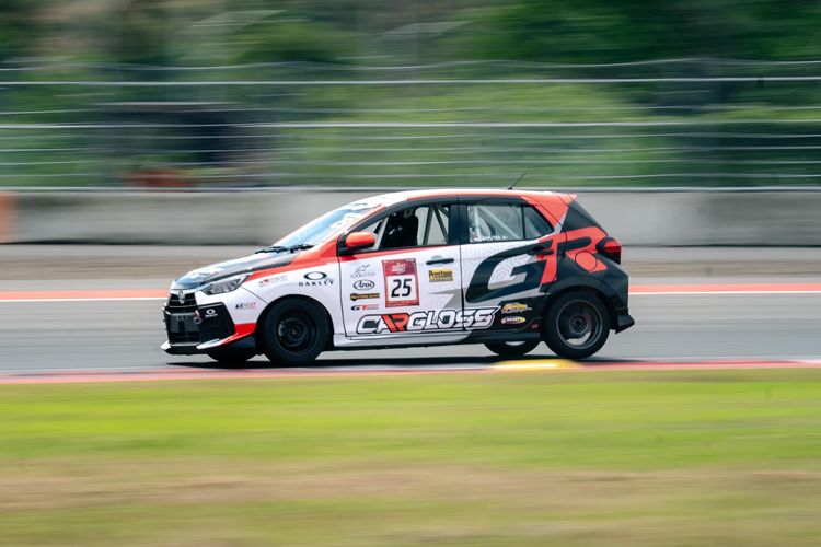 Cargloss TGRI Tak Terbendung di Seri Perdana Agya OMR 2025