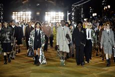 Debut Koleksi Pharrell Williams di Louis Vuitton Bertabur Bintang
