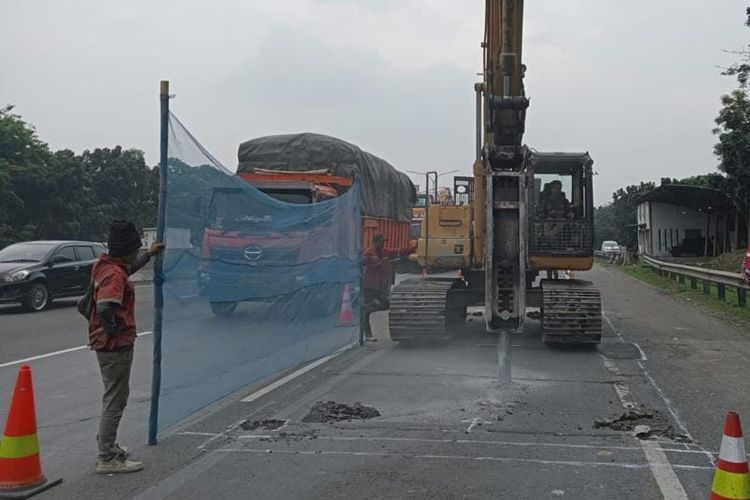 Perbaikan jalan di tol Jakarta-Tangerang