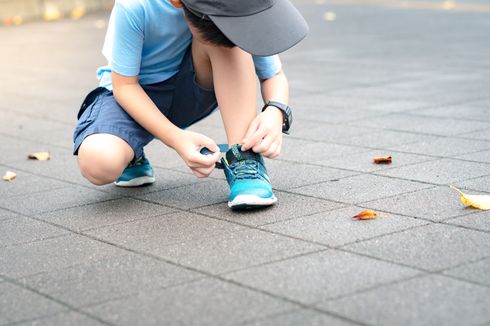 Selain Model, Perhatikan Dua Hal Ini Saat Memilih Sepatu untuk Anak