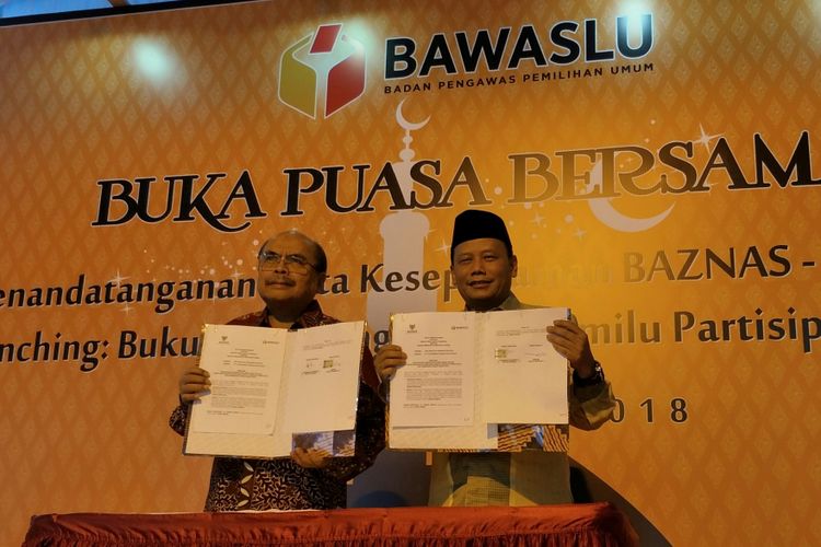 Penandatanganan nota kesepahaman atau memorandum of understanding (MoU) yang ditandatangi oleh Ketua Baznas Bambang Soedibyo dan Ketua Bawaslu Abhan, di Kantor Bawaslu, Jumat (8/6/2018)