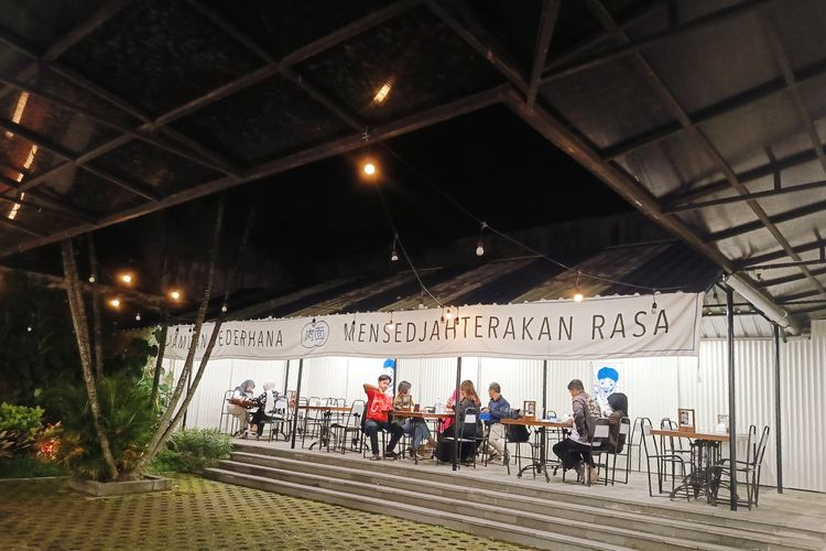 Depot Mie Sahadja salah satu tempat di Kota malang untuk nobar timnas Indonesia yang akan menjamu China pada laga lanjutan putaran ketiga Kualifikasi Piala Dunia 2026 Zona Asia.