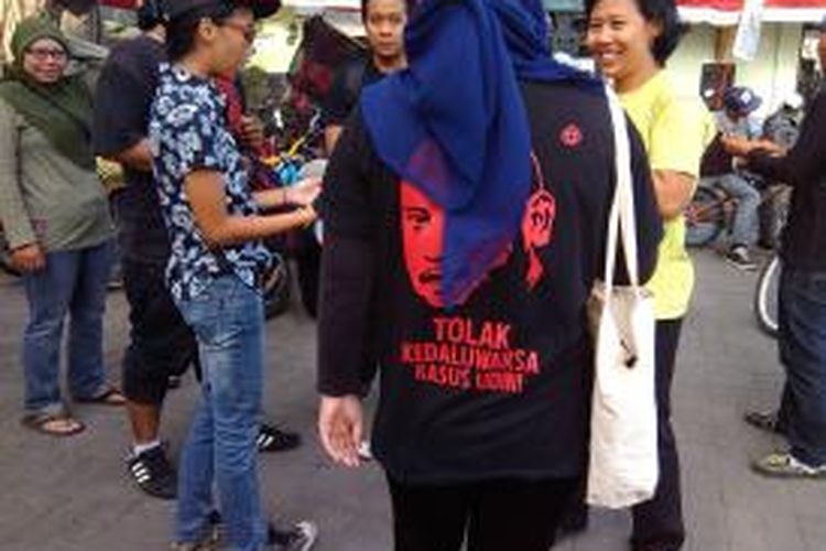 Peserta Bike to Remember menolak kadaluarsa kasus Udin saat berkumpul di alun alun Utara Yogyakarta.